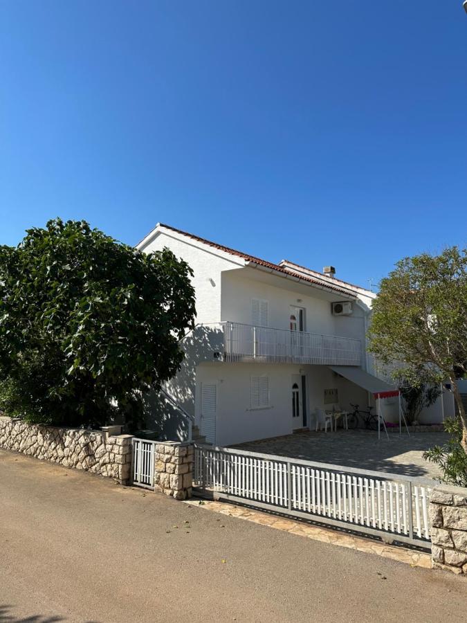 Apartmani Marko Novalja Bagian luar foto