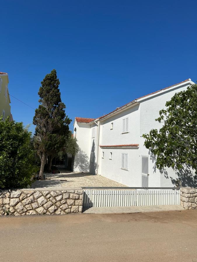 Apartmani Marko Novalja Bagian luar foto