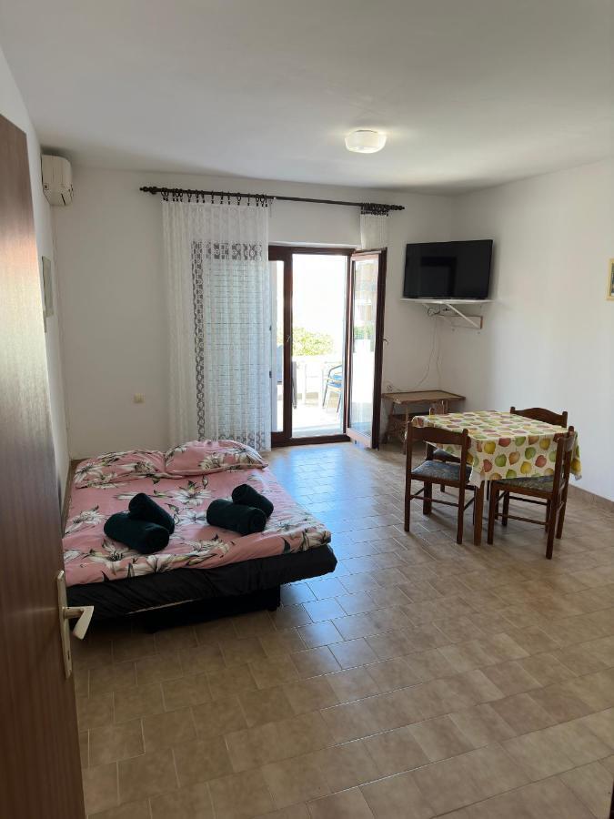 Apartmani Marko Novalja Bagian luar foto