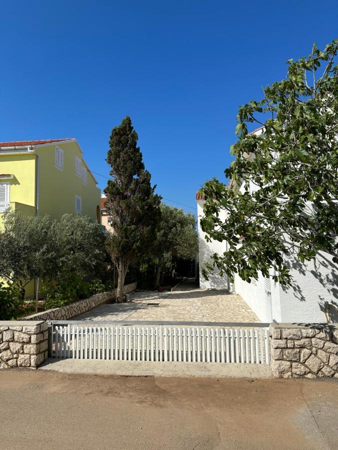 Apartmani Marko Novalja Bagian luar foto