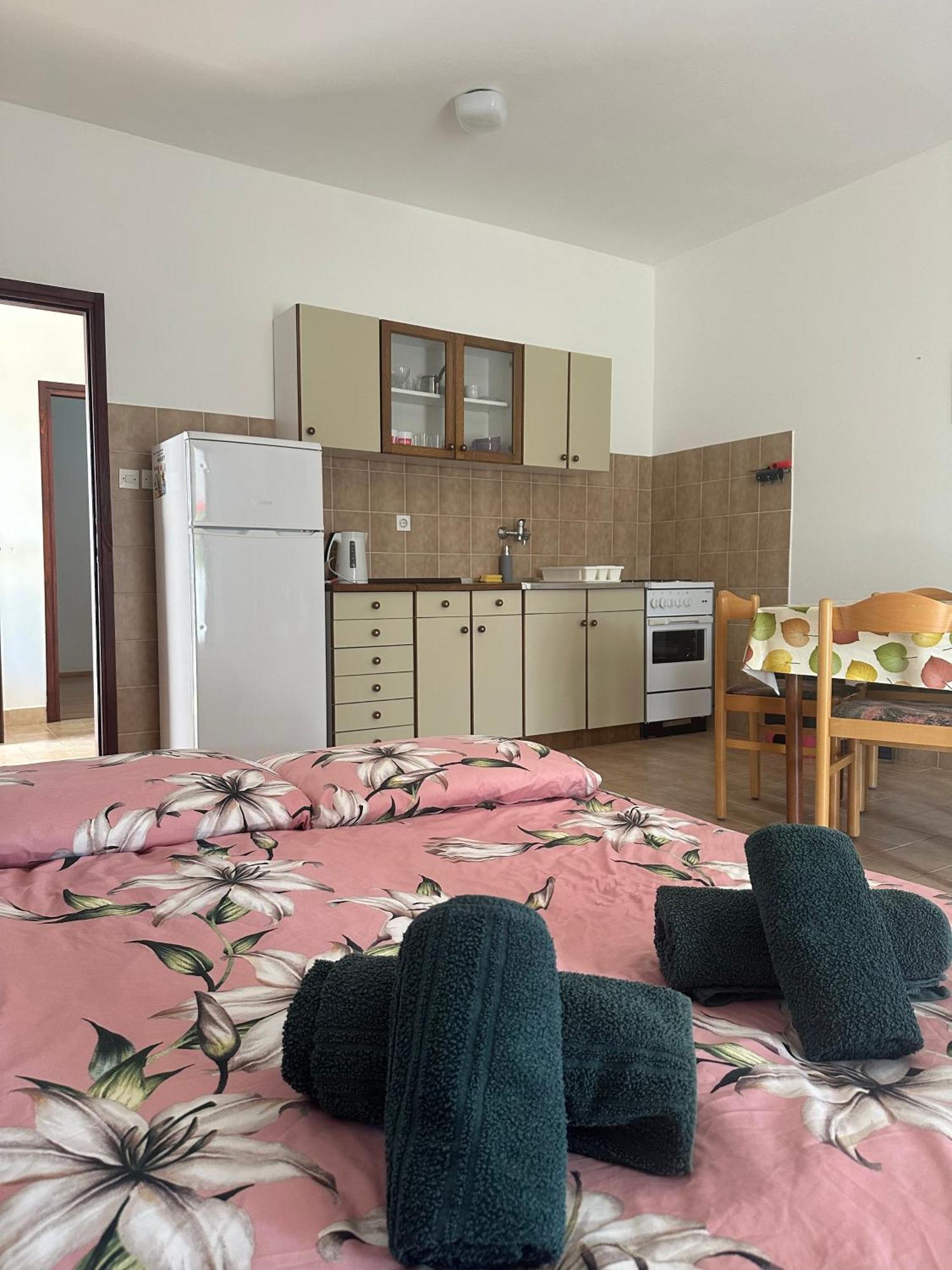Apartmani Marko Novalja Bagian luar foto
